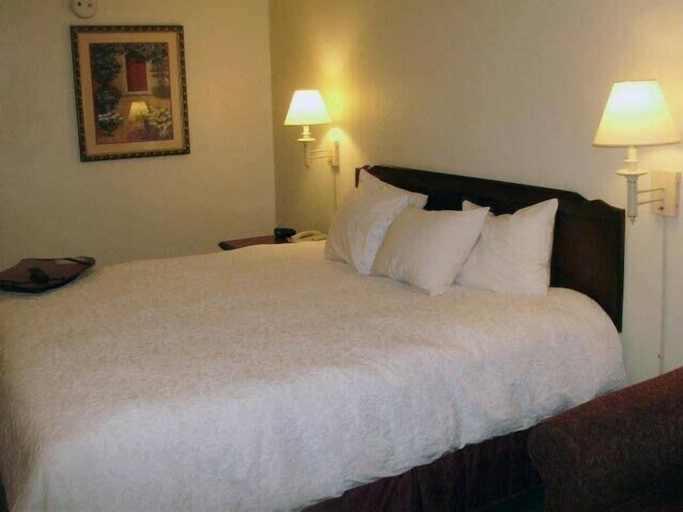Bedroom 4, Quality Inn & Suites Searcy I-57, White