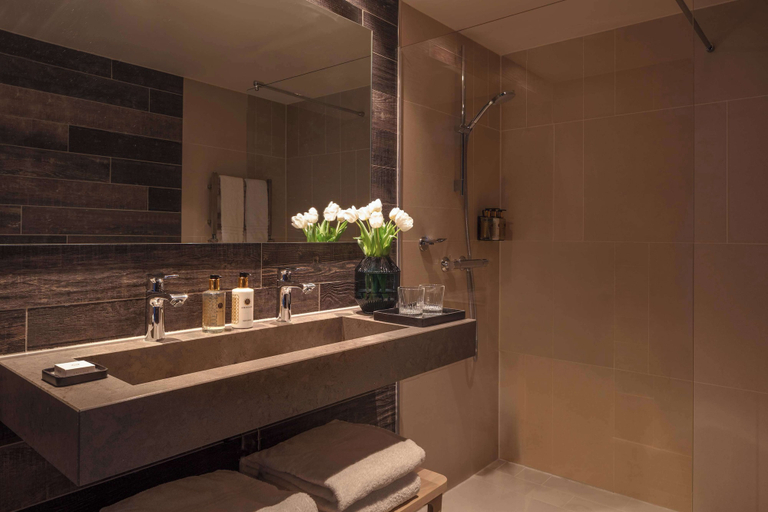 Bathroom 5, Anantara Grand Hotel Krasnapolsky Amsterdam, Amsterdam