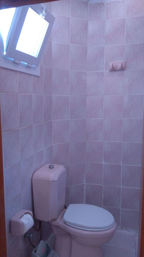 Bathroom 3, Sun Ocean Motel, Merkez