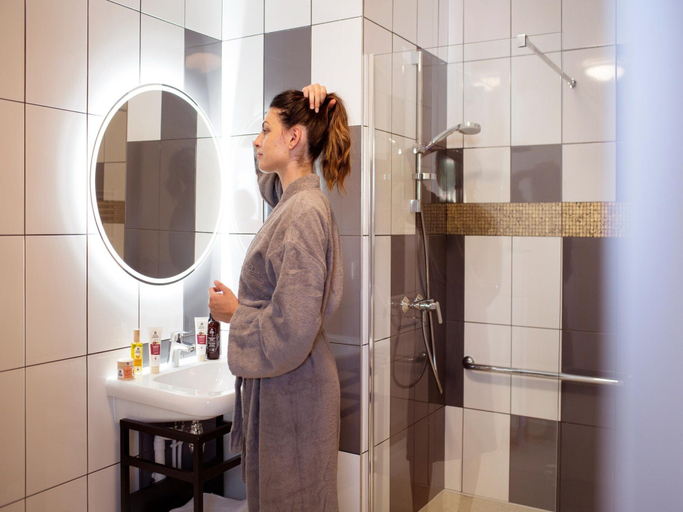 Bathroom 3, Apartment with loft in holiday park, Puy-de-Dôme