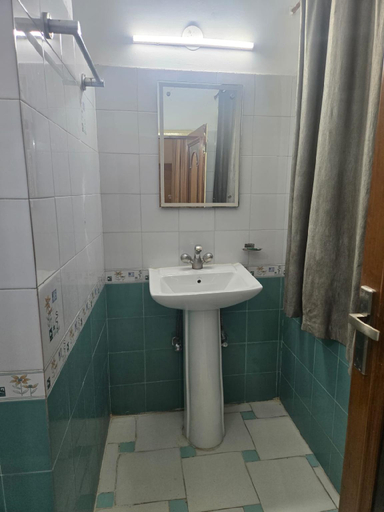 Bathroom 4, Hotel Gaurav Near Sindhi Camp Bus Stand, Jaipur
