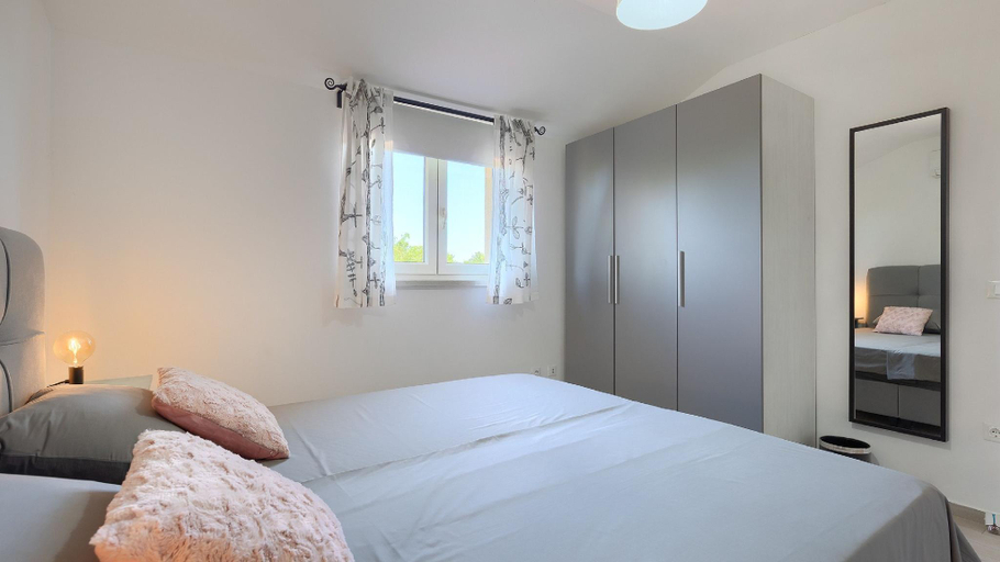 Bedroom 3, Villa Nona Nina by Villas Guide, Tinjan