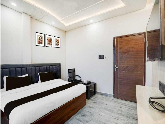 Room 5, Hotel O Sundarpur Crossway Varanasi, Varanasi