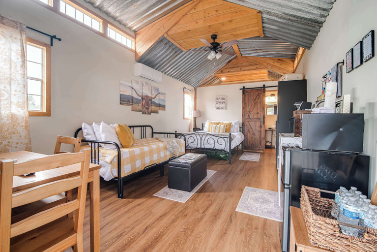Room 4, Hill Country Cabin 1, Comal