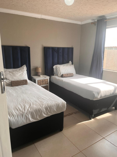 Bedroom 2, Riverview Pool Resort and Lodge, Capricorn