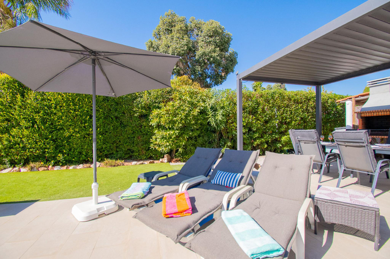 5, Casa Thea  family villa with private heated swimm, Lagoa