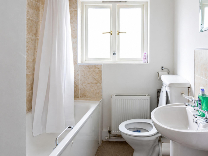 Bathroom, One Bedroom Luxury Apartment, London