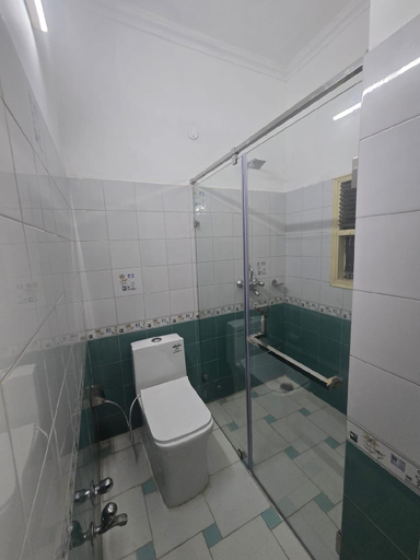 Bathroom 3, Hotel Gaurav Near Sindhi Camp Bus Stand, Jaipur