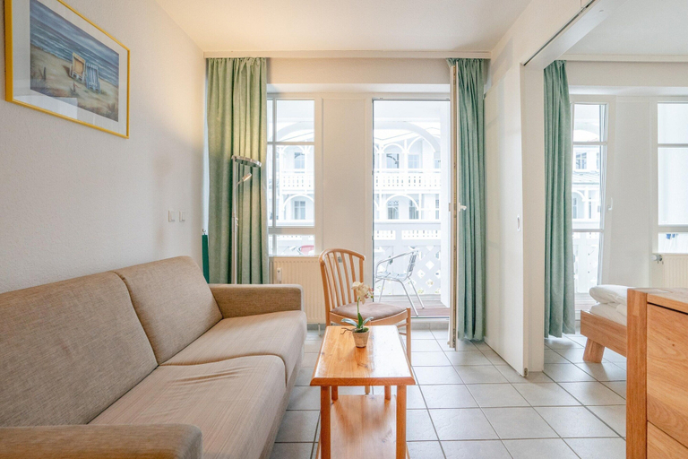 Living room 2, Attraktive Ferienwohnung mit Balkon Ostseenah in Sellin, Vorpommern-Rügen
