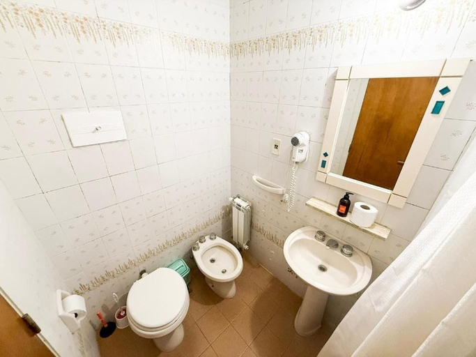 Bathroom 3, Hotel Mar y Cielo, Necochea
