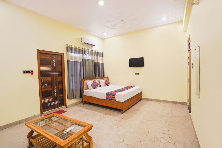 Room 4, Fabhotel The Yash Resort, Faizabad