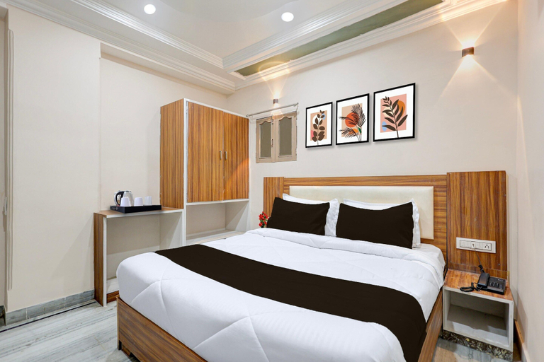 Room 4, OYO 29398 Hotel Pax Inn, Udaipur