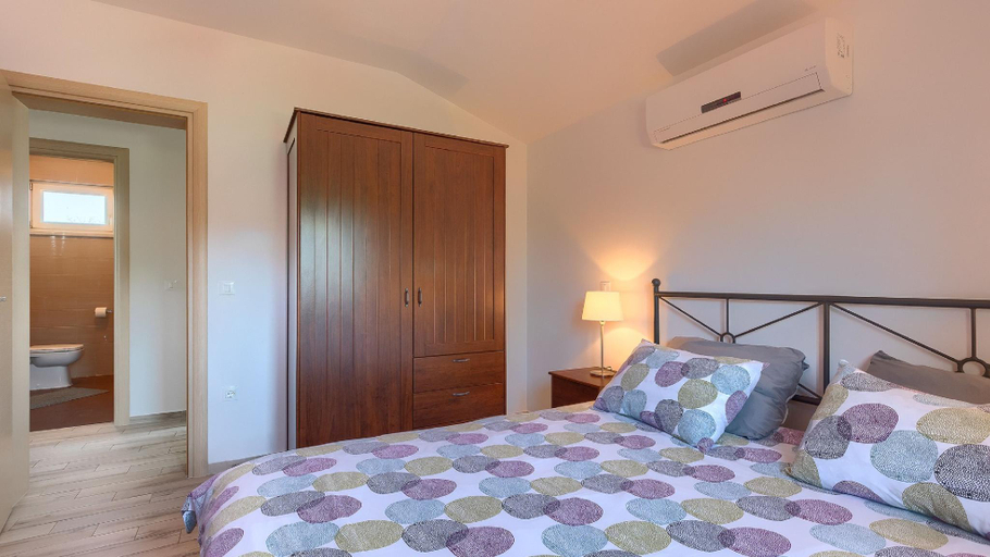 Bedroom 2, Villa Nona Nina by Villas Guide, Tinjan