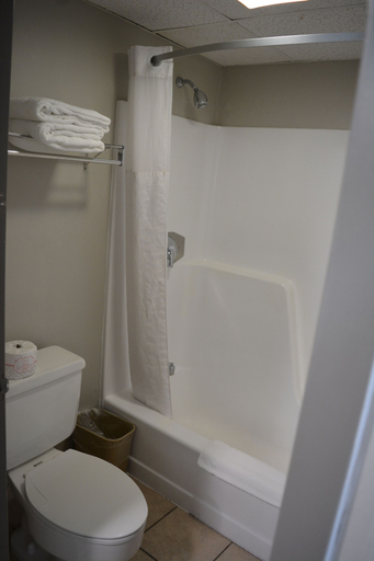 Bathroom 4, Days Inn by Wyndham Syracuse, Onondaga