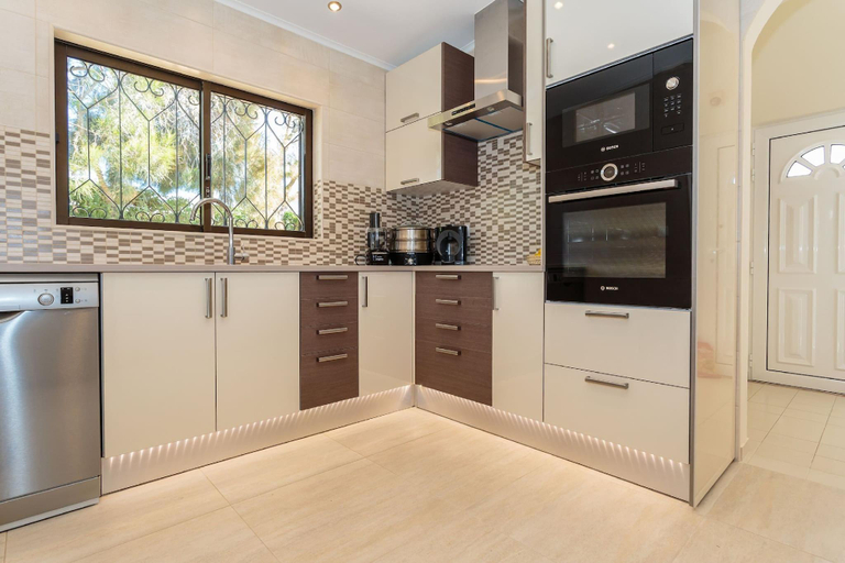 2, Floresta · Fabulous villa close to beach and golf, Lagoa