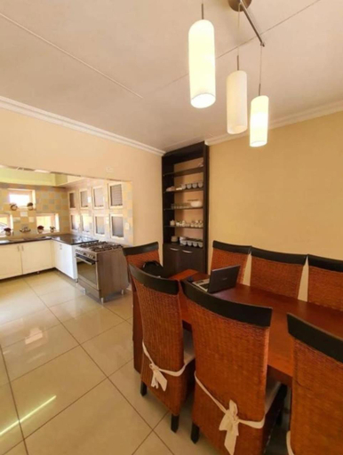 Food & Drinks, Lv Guest house mafikeng, Ngaka Modiri Molema