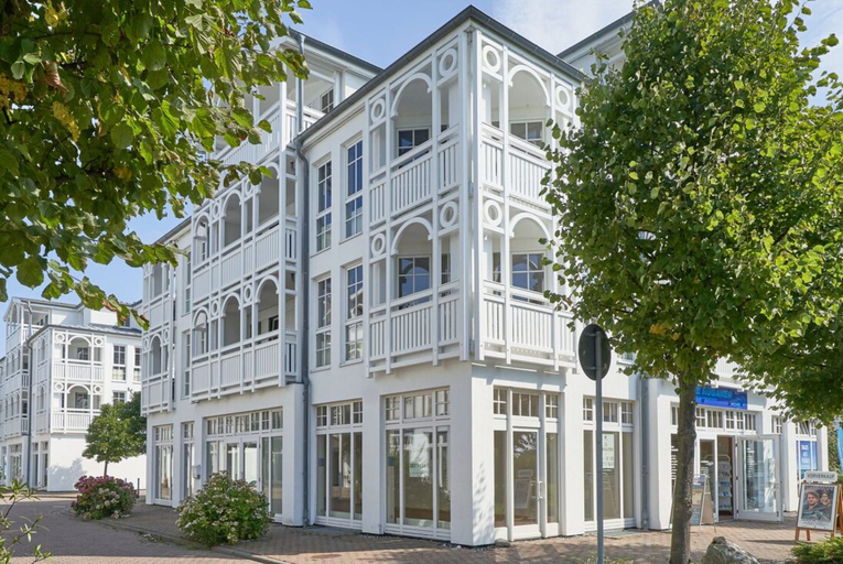Exterior 2, Moderne Ferienwohnung im Seepark Sellin mit Balkon, Vorpommern-Rügen