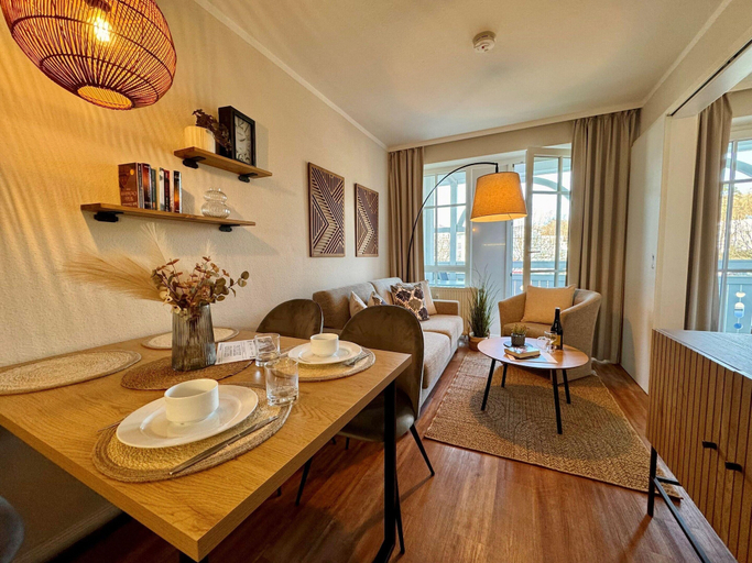 Living room 5, Stilvolle Ferienwohnung mit Balkon in Sellin, Vorpommern-Rügen