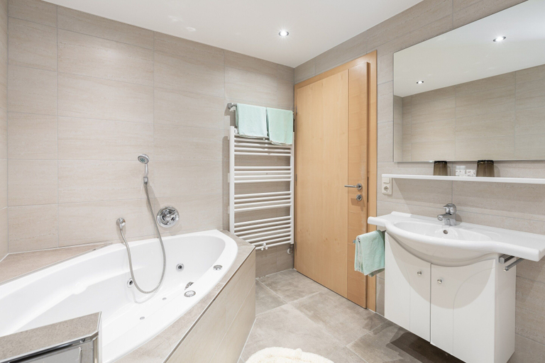 Bathroom 3, Apartment With Whirlpool Bathtub in St. Anton, Landeck