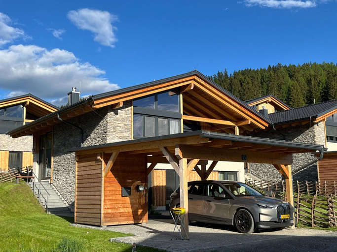 Primary image, Ski-in/ski-out Chalet With Beautiful View, Murau