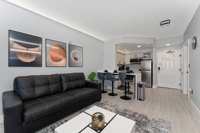 Living area, Staysky Suite Near Universal Pool & Parking, Orange