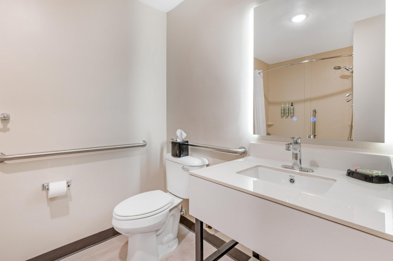 Bathroom 4, Best Western Forsyth - Decatur, Macon