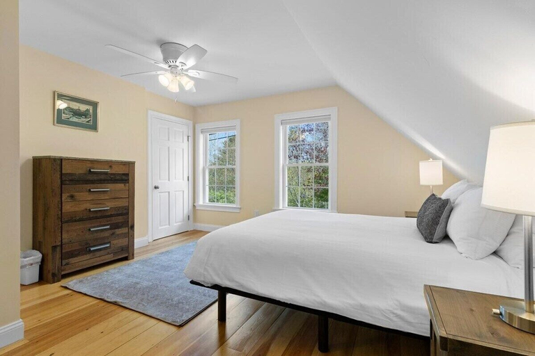 Room 4, Puffins Perch, Romantic Waterfront Maine Cottage, Knox