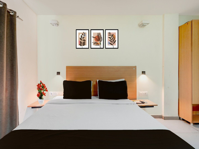 Room 5, Classic With Balcony T Nagar Chennai, Chennai
