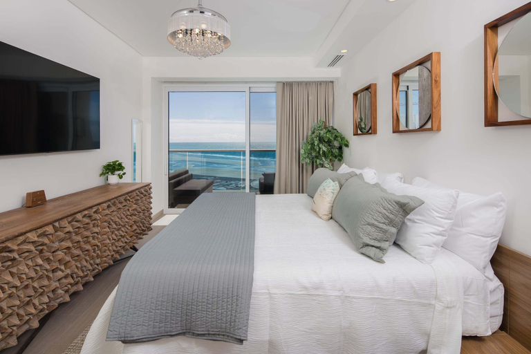 Room 5, Luxury 3-bedroom Oceanfront Condo at Encántame Towers, Puerto Peñasco