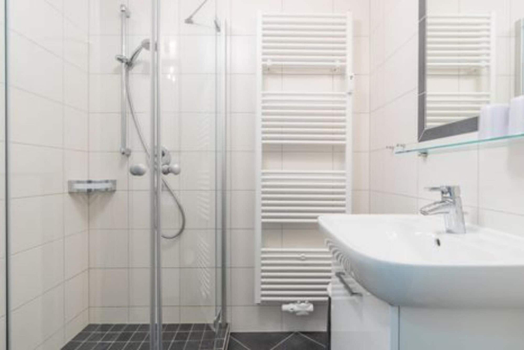Bathroom 3, Ferienwohnung im 2.og mit Balkon in Sellin, Vorpommern-Rügen