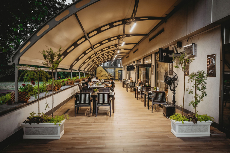 Food & Drinks 5, Hotel Zoo Sofia, Stolichna