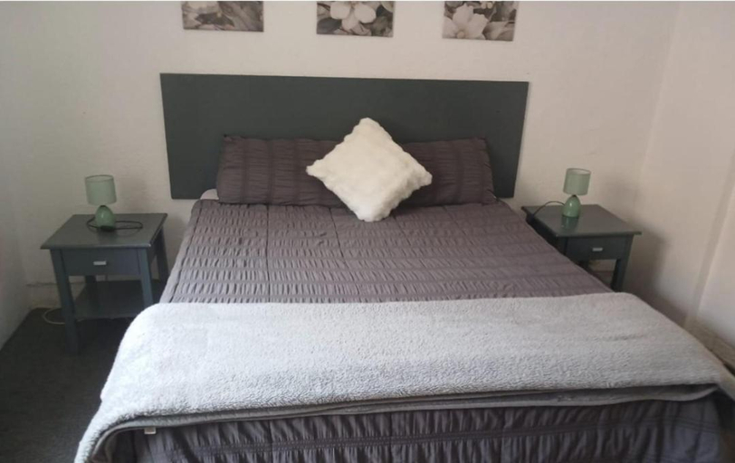 Bedroom 3, The Garden Cottage, Capricorn