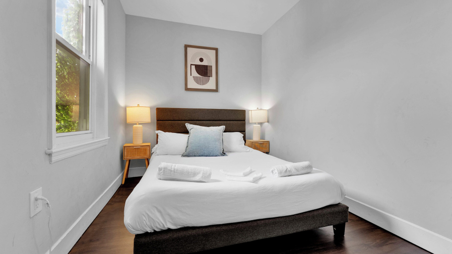 Room 4, Apartmint at Bainbridge St Philadelphia, Philadelphia