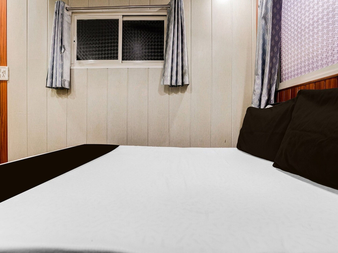 Room 4, Deluxe Hotel Garden Inn, Thane