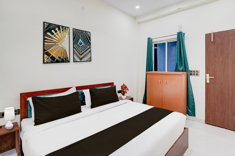 Room 4, Deluxe Shri Hari Palace Guest House, Mathura