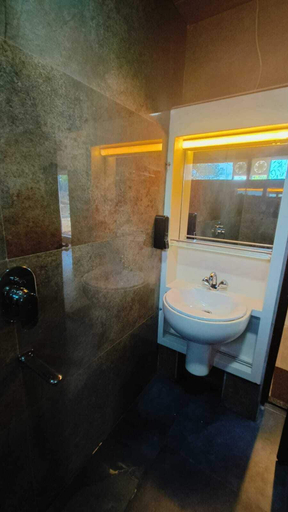 Bathroom, Pench Kulamama Safari Resort, Seoni