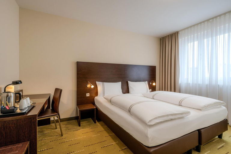 Bedroom 2, Premier Inn Berlin City Spittelmarkt, Berlin