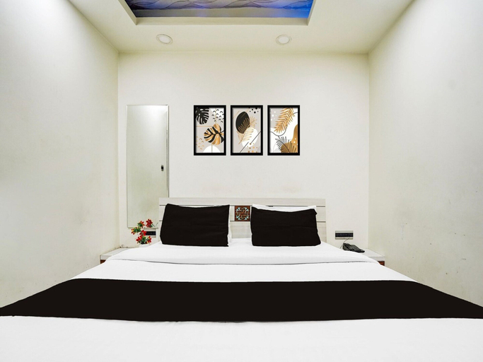 Room 5, Classic With Balconyarjun International, Lucknow