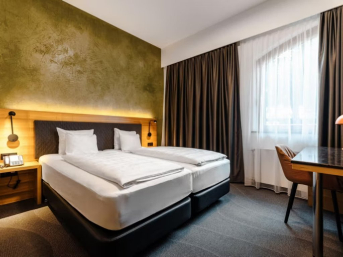 Bedroom 3, Holiday Inn Innsbruck by IHG, Innsbruck