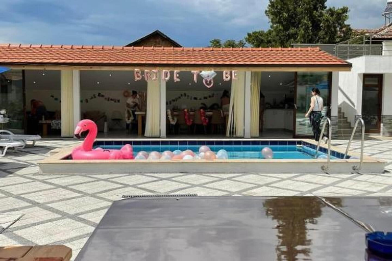 Pool 2, Sleeps13-privatepool-aircon-familyfriendly, Strumyani