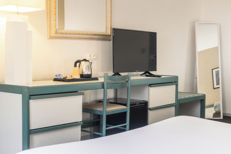Bedroom 3, Hotel Paradis, Hautes-Pyrénées