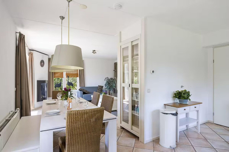 Dining 4, Luxury Beach Villa in Makkum With Sauna, Wûnseradiel