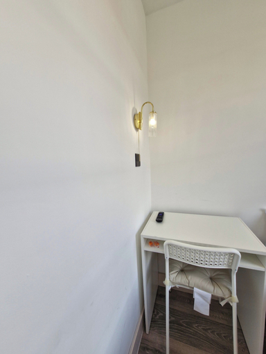 Interior 4, Studio - Transport Links - Wifi - Sleeps 2, London