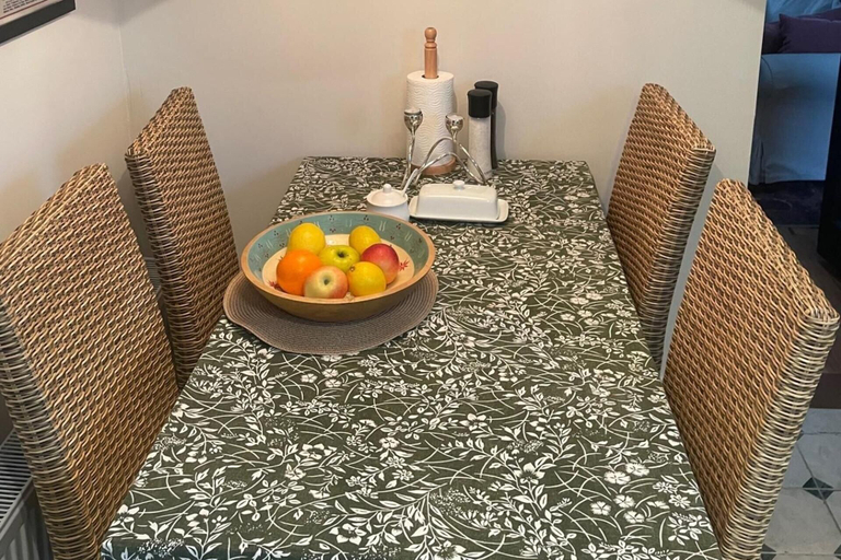 Dining, Central Dublin 2-bed House, Sleeps 4, Wifi, Dublin