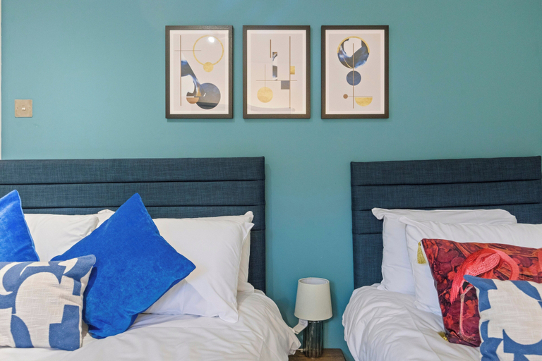 Room 3, Apartment - Sleeps 11 - Hampstead Group Stay, London