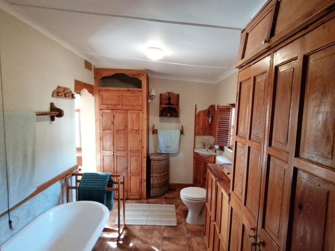 Others 4, Die Heemhuis, Cape Winelands