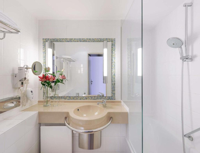 Bathroom, Mercure Hotel Garmisch-Partenkirchen, Garmisch-Partenkirchen