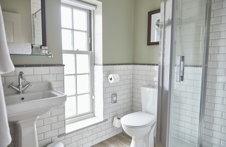Bathroom 3, Swan Hotel Thaxted by Greene King Inns, Essex