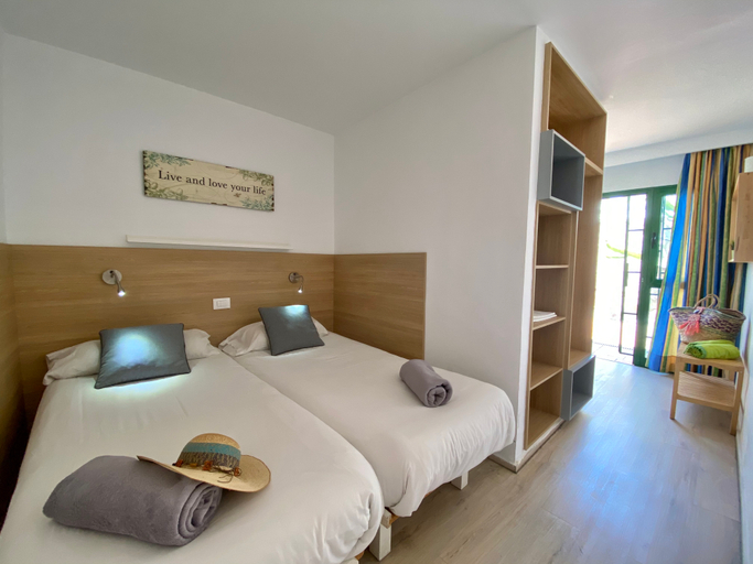 Room 5, Leticia Del Mar, Las Palmas