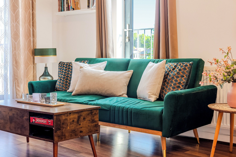 Living area 3, Charming 2 Bedroom Apartment in Central London, London